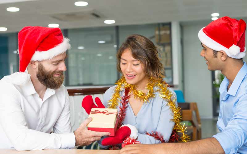 How To Increase Employee Engagement During Holiday Season